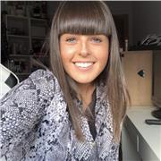 Profesora de lengua castellana, matemáticas, biología a estudiantes de primaria